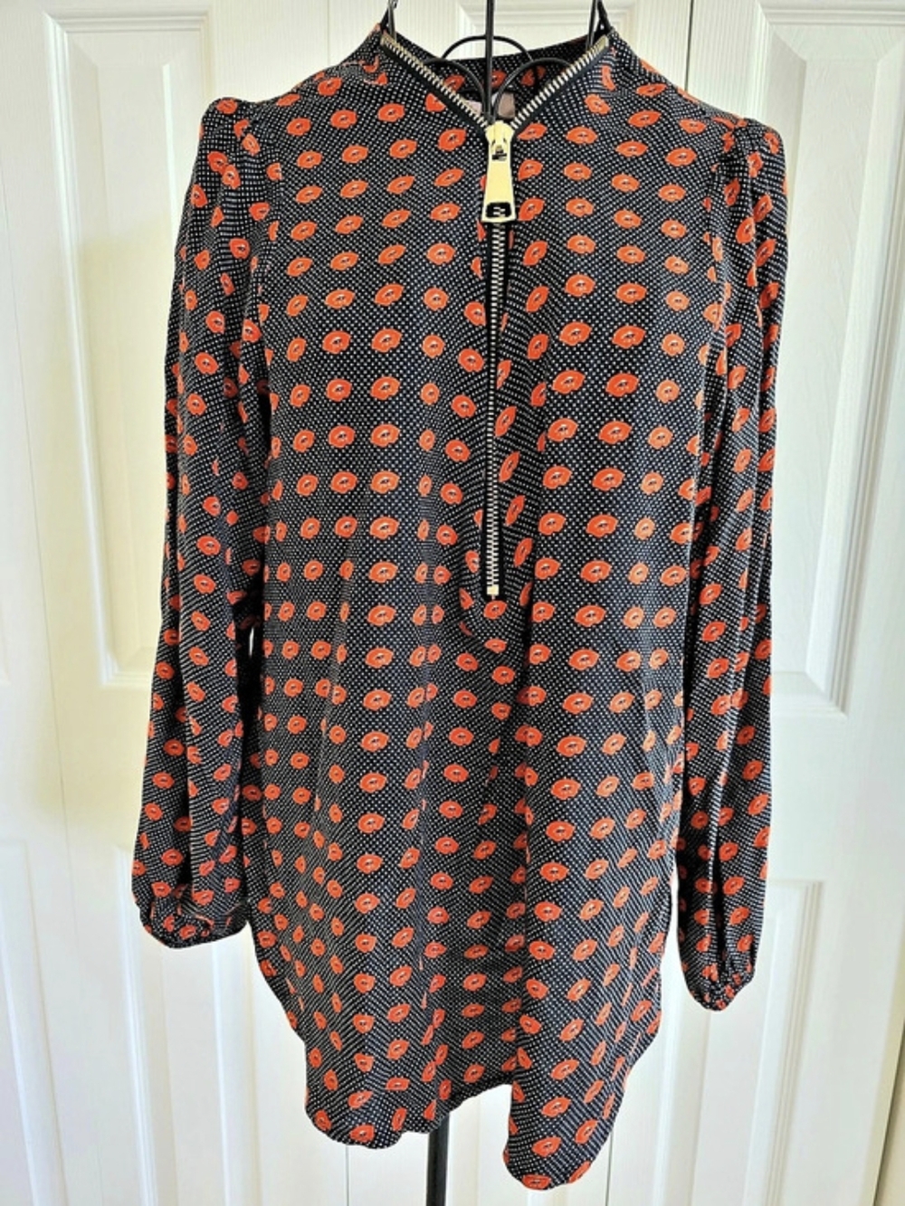 philosophy Lip Print Zip Neck Blouse in Black & Orange Size 0X